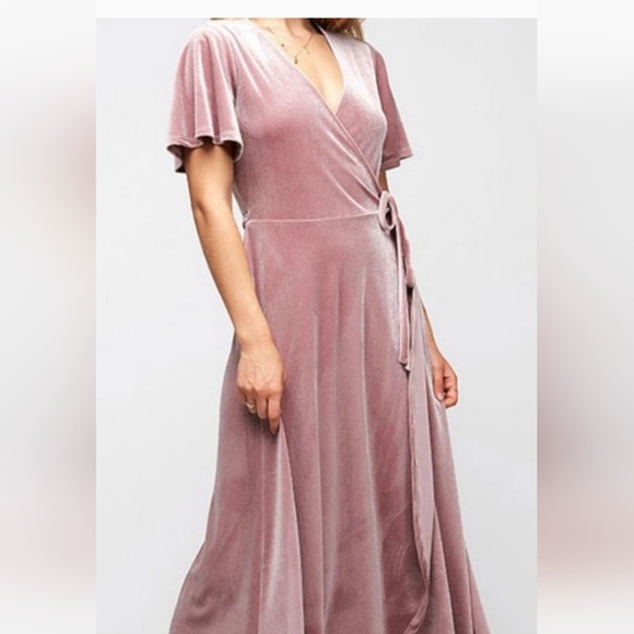 Fantastic Fawn Dresses & Skirts - Fantastic Fawn Frosty Mauve/Soft Pink Velvet Wrap Dress, flutter sleeve